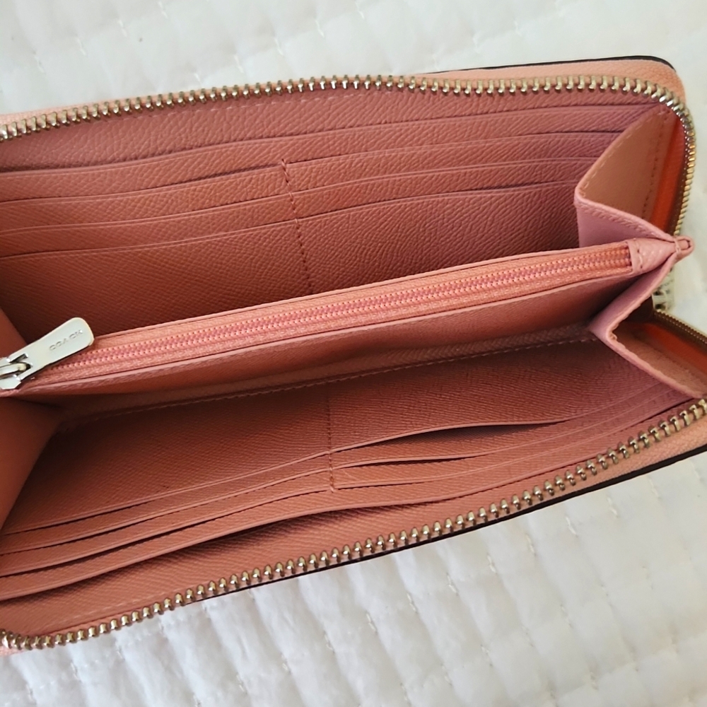 Coach Accordion Wallet NWOT - Picture 3 of 7